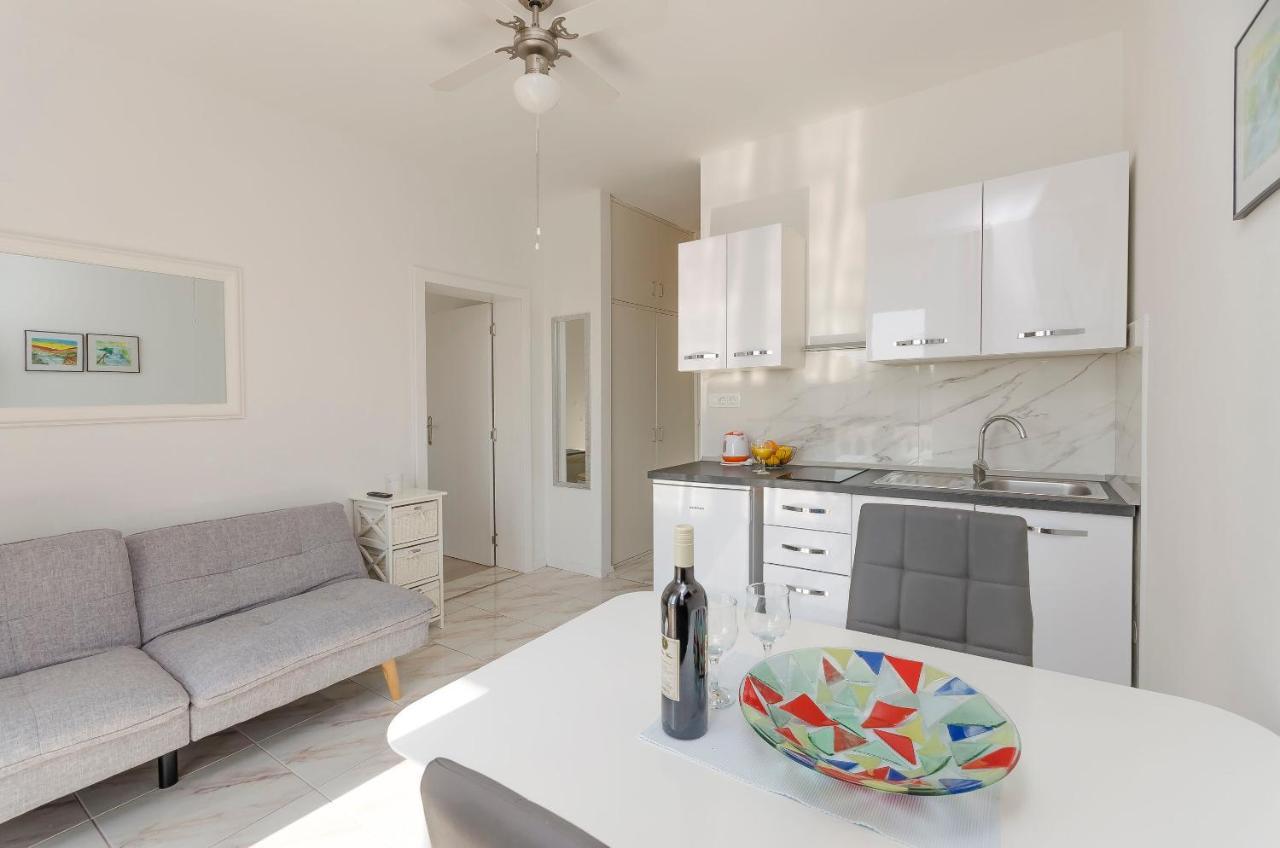 Apartments And Rooms On The Beach Vodice Exterior photo