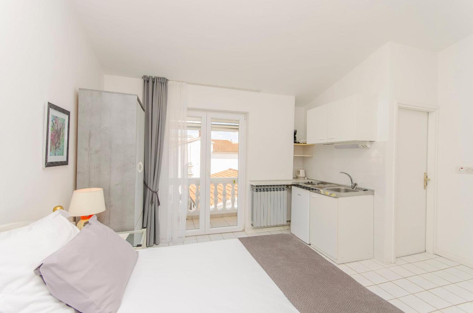 Apartments And Rooms On The Beach Vodice Exterior photo